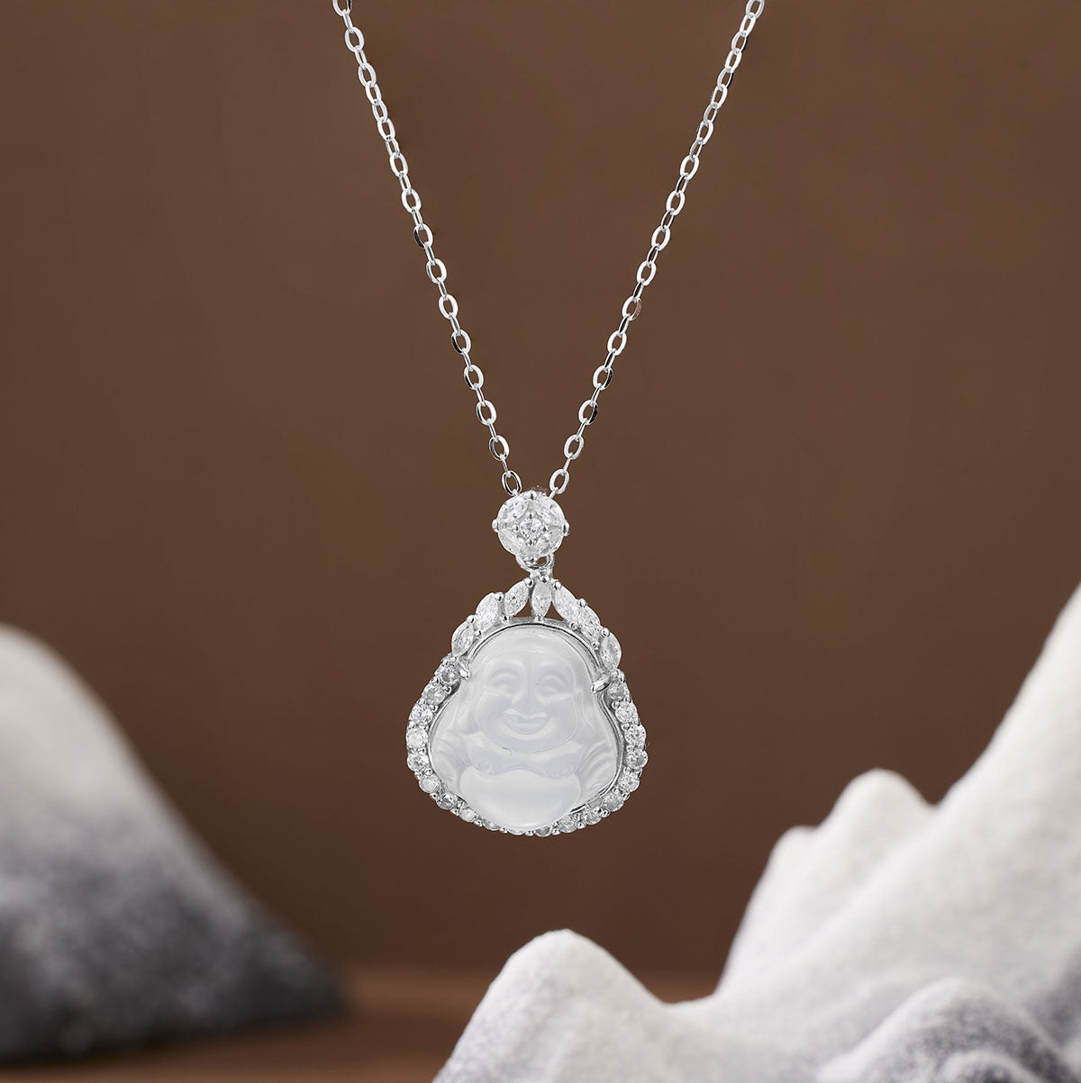 Damen Halskette mit kunstvollem Buddha-Anhänger aus hochwertigem Halbedelstein Shop Nory
