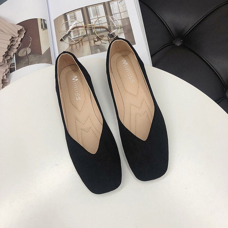 Damen Ballerinas aus Veloursleder mit elegantem V-Ausschnitt