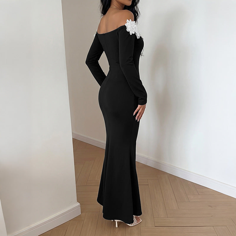 Damen Schulterfreies Maxikleid mit Carmen‑Ausschnitt, figurbetonter Silhouette und Spitzenblütenbesatz Shop Nory