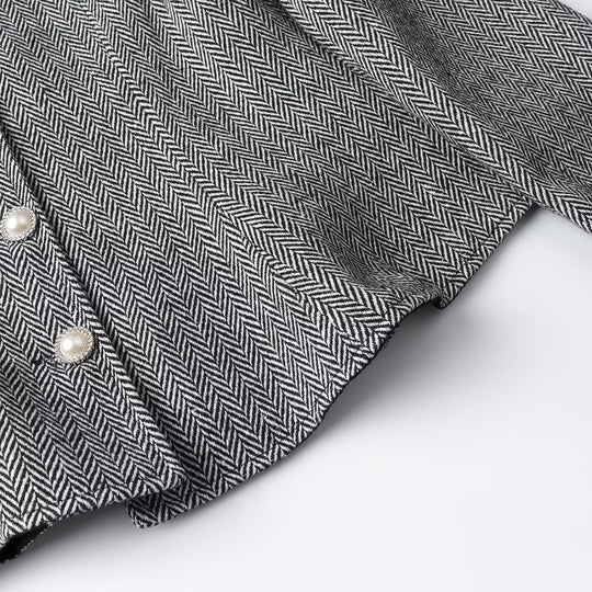 Damen Kurzblazer mit Fischgrätstruktur, eckigem Ausschnitt und Zierknöpfen Shop Nory
