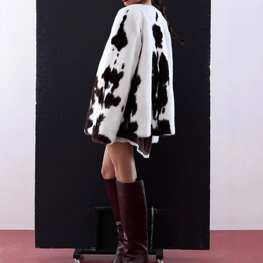 Damen Kurzmantel aus Kunstpelz mit kastiger Silhouette und Kuhfleckenmuster Shop Nory