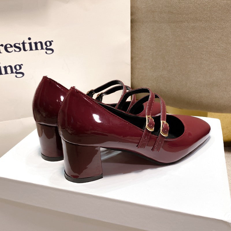 Damen Lack-Mary-Jane-Pumps mit doppelt verstellbaren Riemen und mittelhohem Blockabsatz Shop Nory