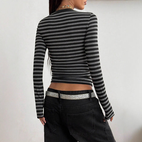Damen Enganliegendes Langarmshirt mit tiefem V-Ausschnitt und feinem Streifenmuster Shop Nory
