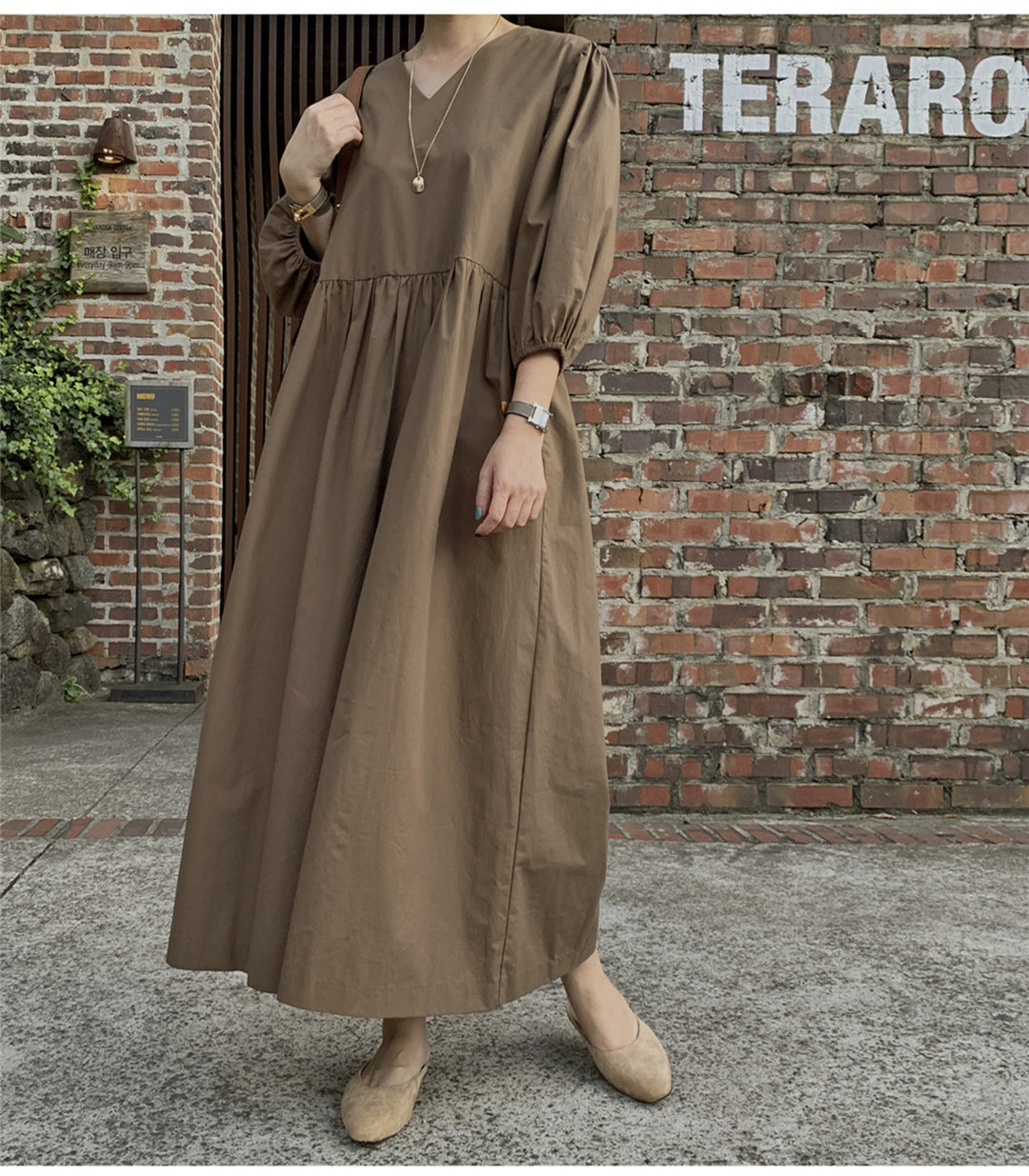 Damen Maxikleid mit V-Ausschnitt, geraffter Taillennaht und voluminösen dreiviertel-Ärmeln Shop Nory