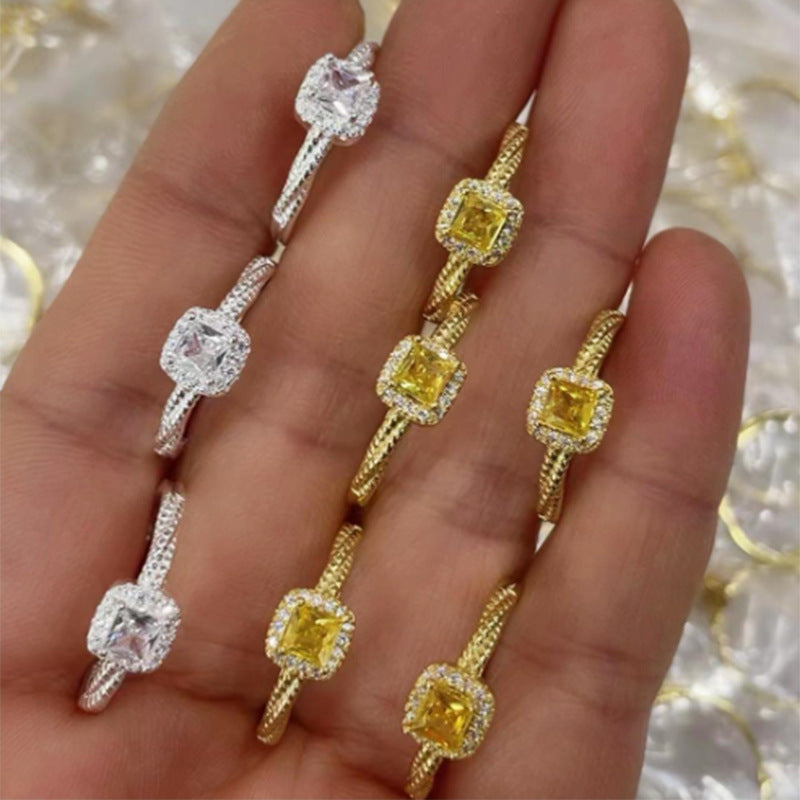 Damen eleganter Ring mit quadratischem Zirkonia und kunstvoller Umrandung Shop Nory