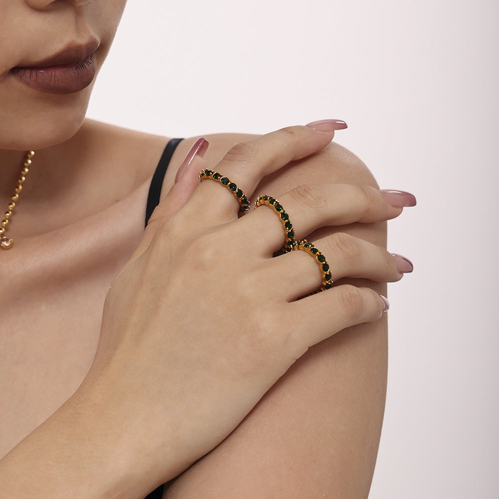 Damen Edelstahlring mit funkelnden, schwarzen Glassteinen Shop Nory