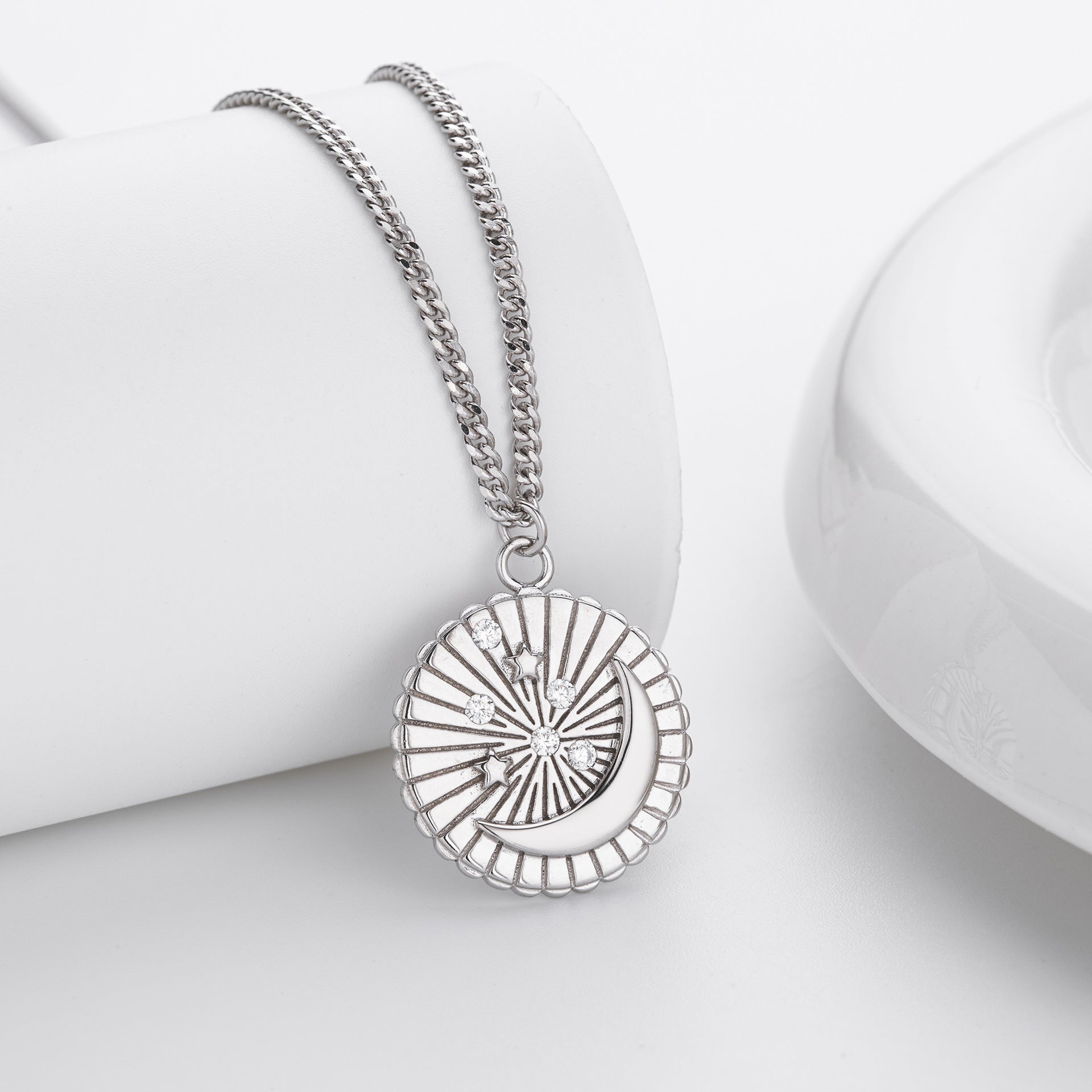 Damen Halskette mit einzigartigem Muschelanhänger aus 925er Sterlingsilber und funkelnden Zirkonia Shop Nory