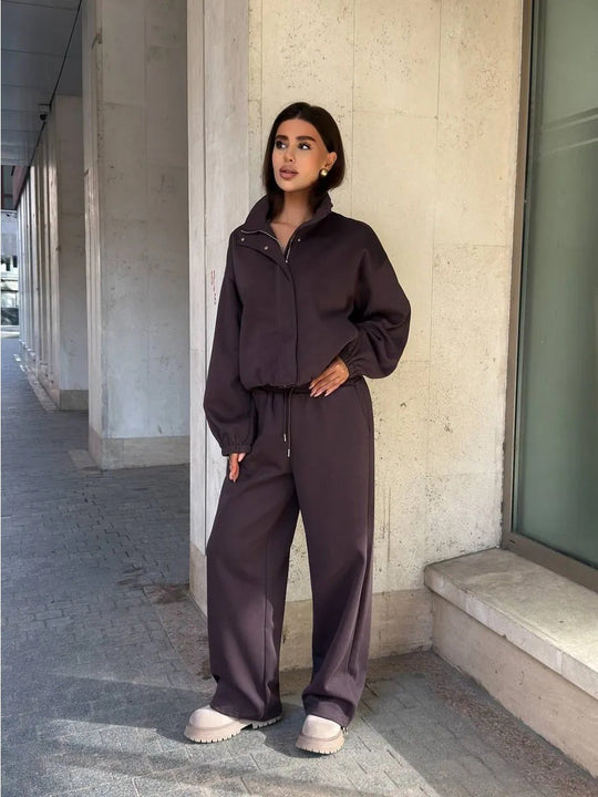 Damen gekürztes Reißverschluss-Hoodie mit Stehkragen und hochgeschnittener Kordel-Jogginghose Shop Nory