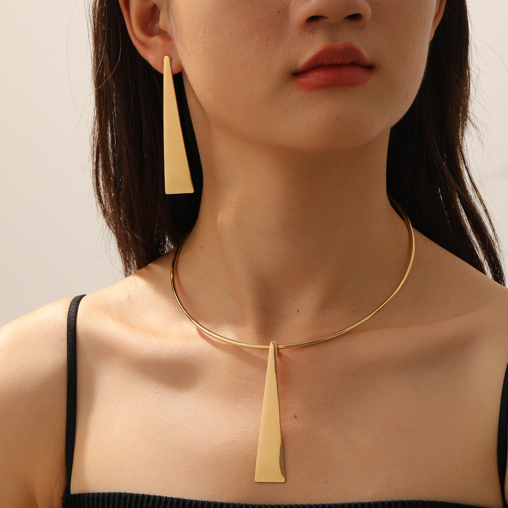 Damen Schmuckset mit modernen, minimalistisch gestalteten Anhängern Shop Nory