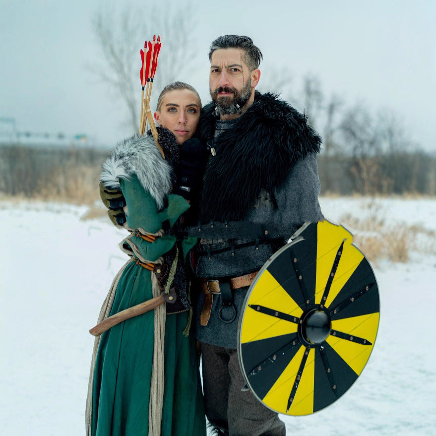 Herren historisch inspiriertes Kunstfell‑Schultercape mit Lederriemen Shop Nory