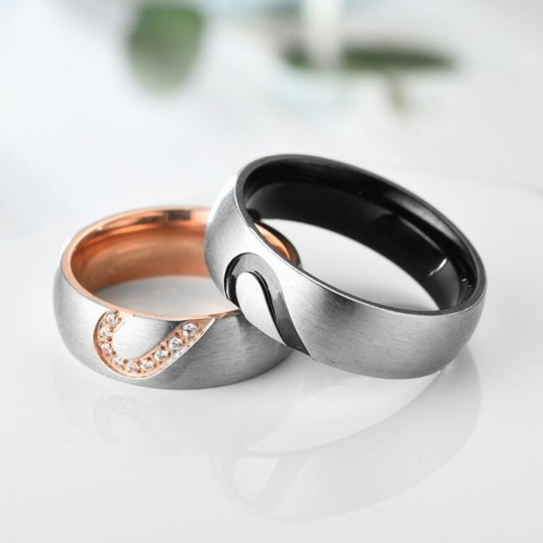 Herren Ring mit kunstvollem Herzmotiv und eleganter Edelstahloberfläche Shop Nory