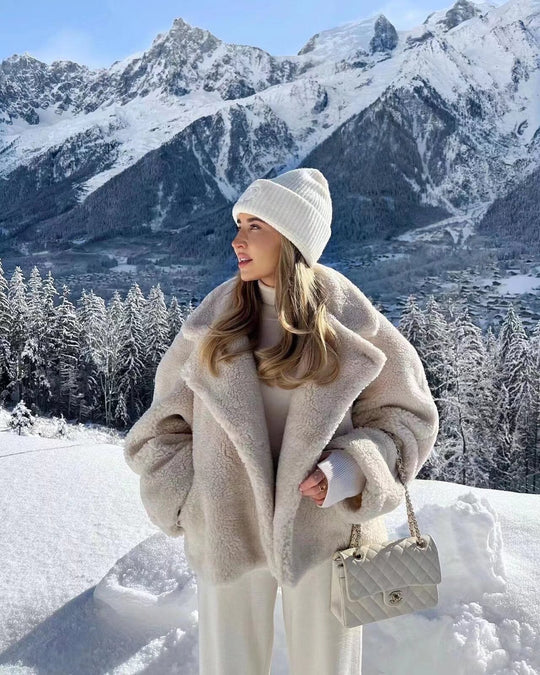Damen Kurz geschnittene Teddy‑Boxyjacke mit Schalkragen und praktischen Eingrifftaschen Shop Nory