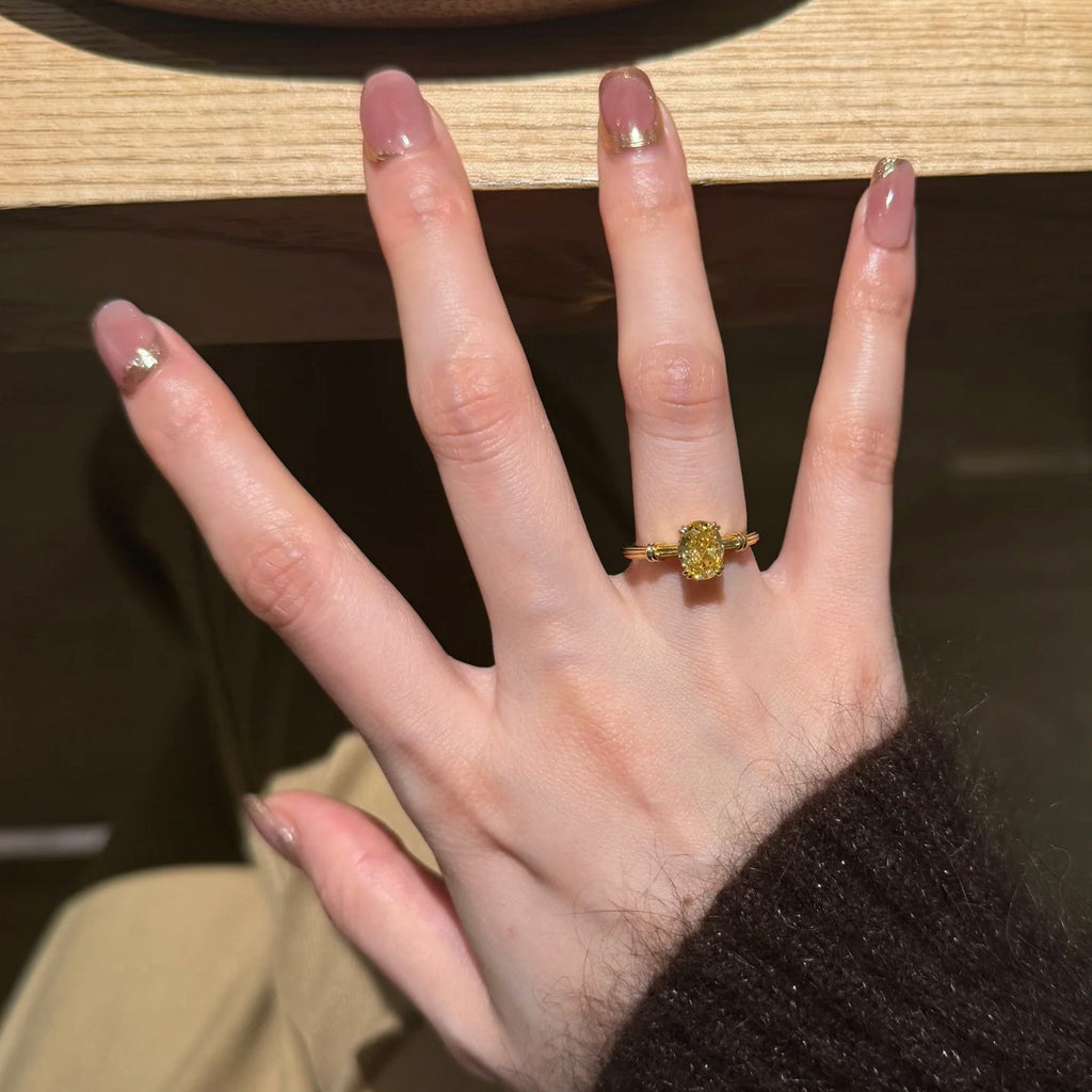 Damenring mit exquisiter Goldfassung und strahlendem Gelbstein Shop Nory