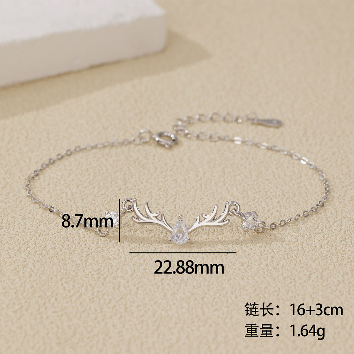 Damen Armband mit elegantem Geweihdesign und funkelnden Zirkonia Shop Nory