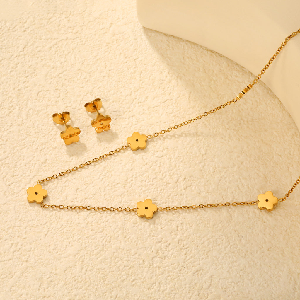 Damen Schmuckset mit filigranen Blumenmotiven und trendigen Anhängern Shop Nory