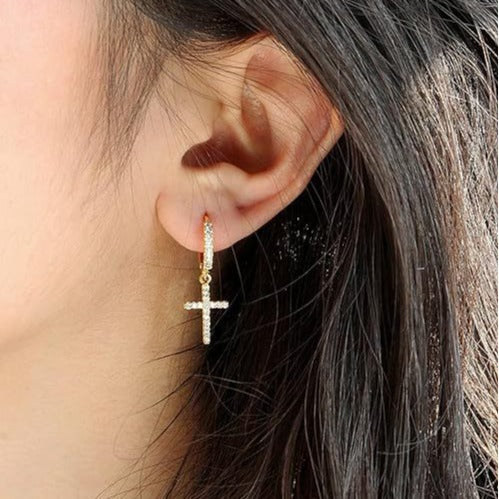 Damen Ohrhänger mit funkelndem Kreuz-Design und harmonischem Verschluss Shop Nory