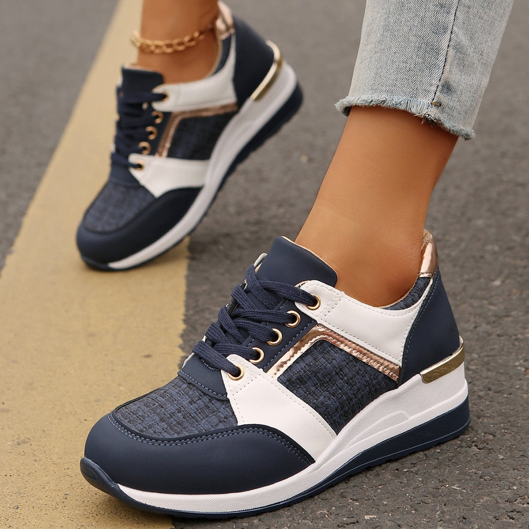 Damen sportive Keil-Sneaker mit strukturiertem Strickmix gepolstertem Komfortfußbett und goldenen Akzenten Shop Nory