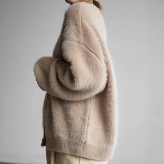 Damen Flauschiger Eyelash-Mix Oversize-Cardigan mit V-Ausschnitt und dekorativen Holzknöpfen Shop Nory