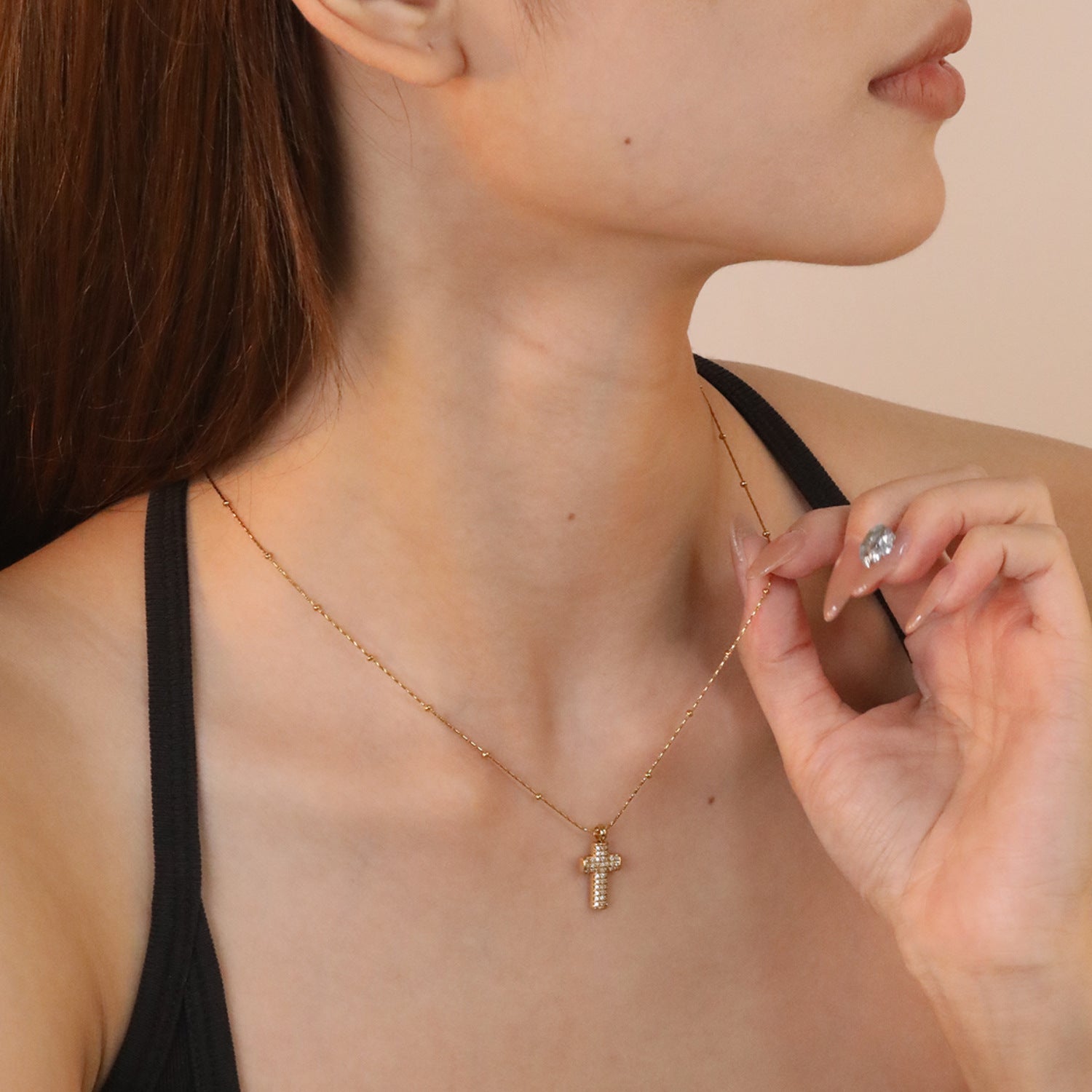 Damen Halskette mit funkelndem Kreuz-Anhänger Shop Nory
