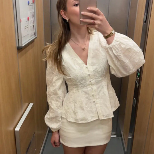 Damen Taillierte Spitzenbluse im Korsagenstil mit V-Ausschnitt, Knopfleiste und Ballonärmeln Shop Nory