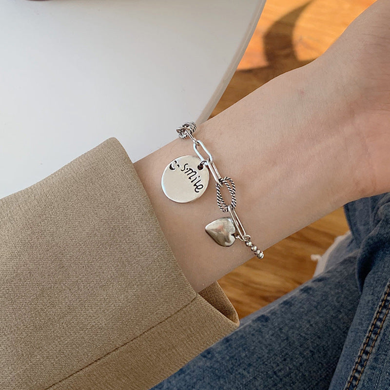 Damen Charmante Armbanduhr mit Herz- und Smile-Anhänger Shop Nory