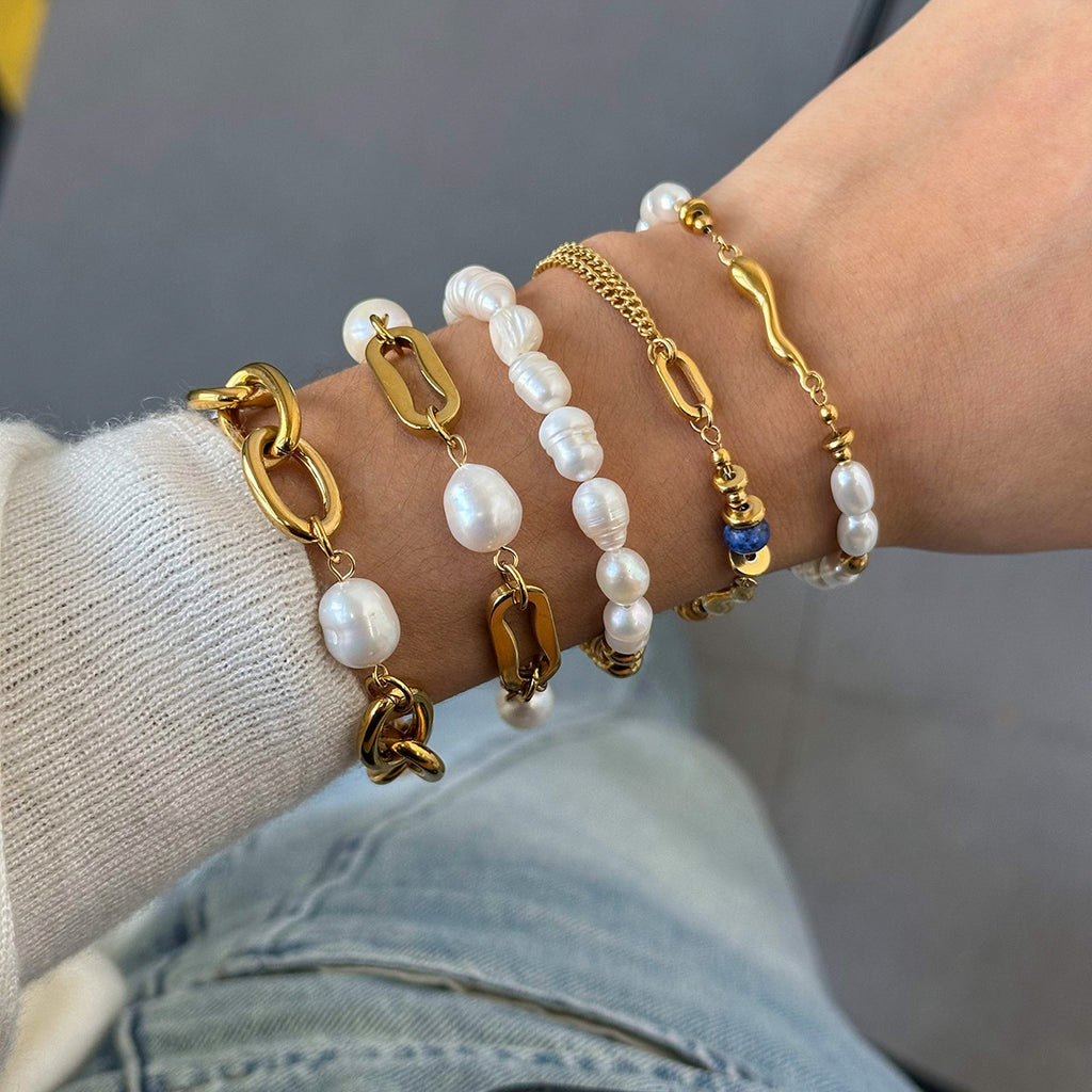Damen Armband mit eleganten Perlen und modischen Verbindungselementen Shop Nory