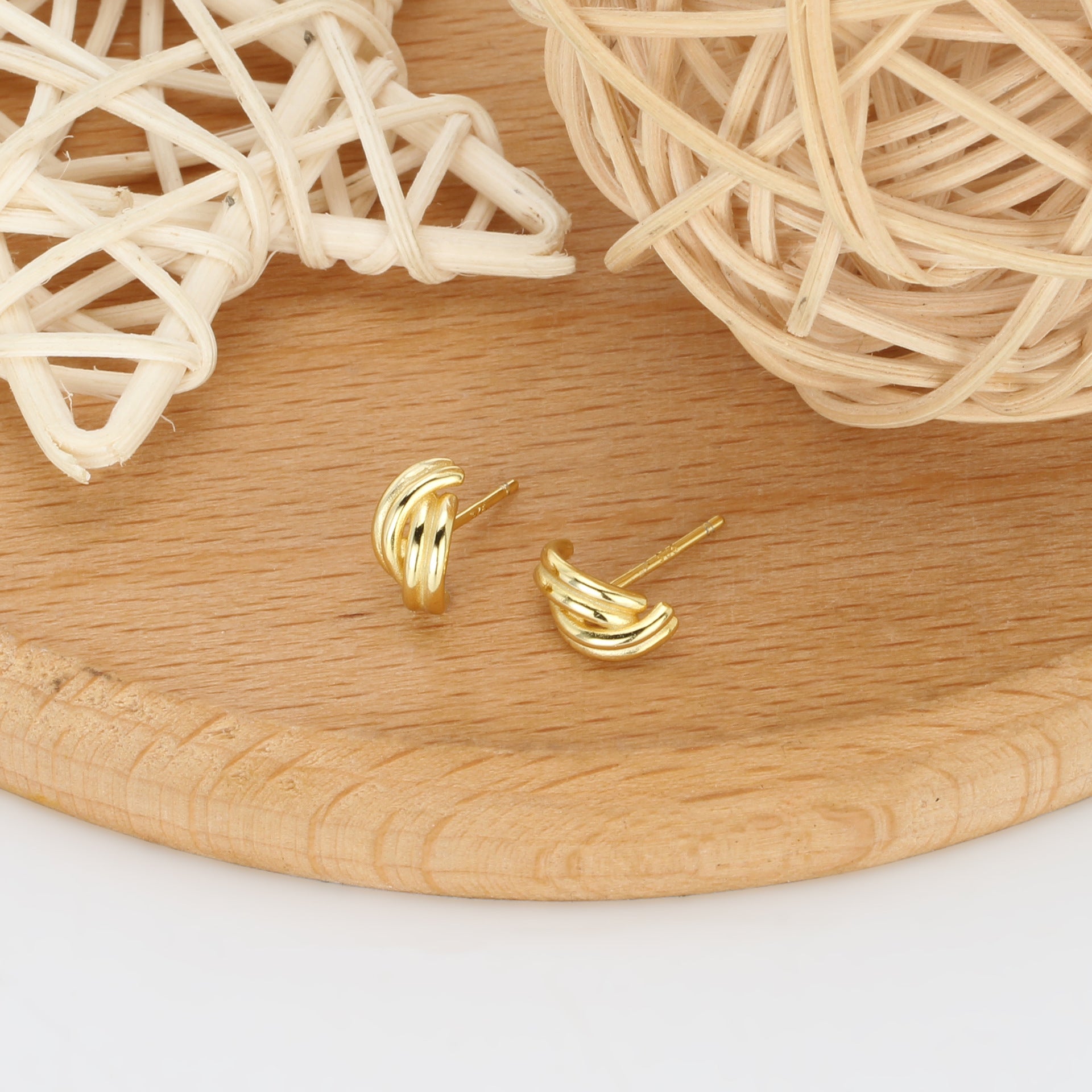 Damen Ohrstecker im eleganten Wickeldesign Shop Nory