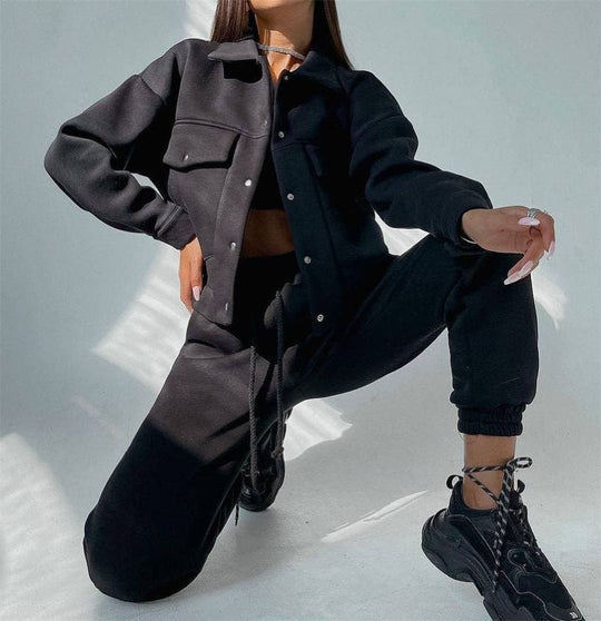 Damen sportliches Freizeit-Set mit trendiger Jacke und bequemen Jogginghosen