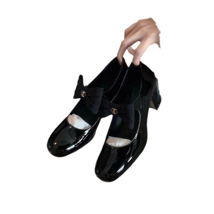 Damen Lack-Ballerinas mit dekorativem Schleifenriemen und gepolstertem Komfortfußbett Shop Nory