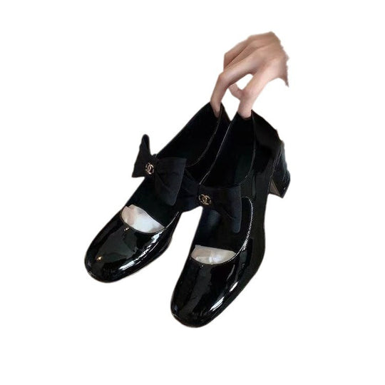 Damen Lack-Ballerinas mit dekorativem Schleifenriemen und gepolstertem Komfortfußbett Shop Nory