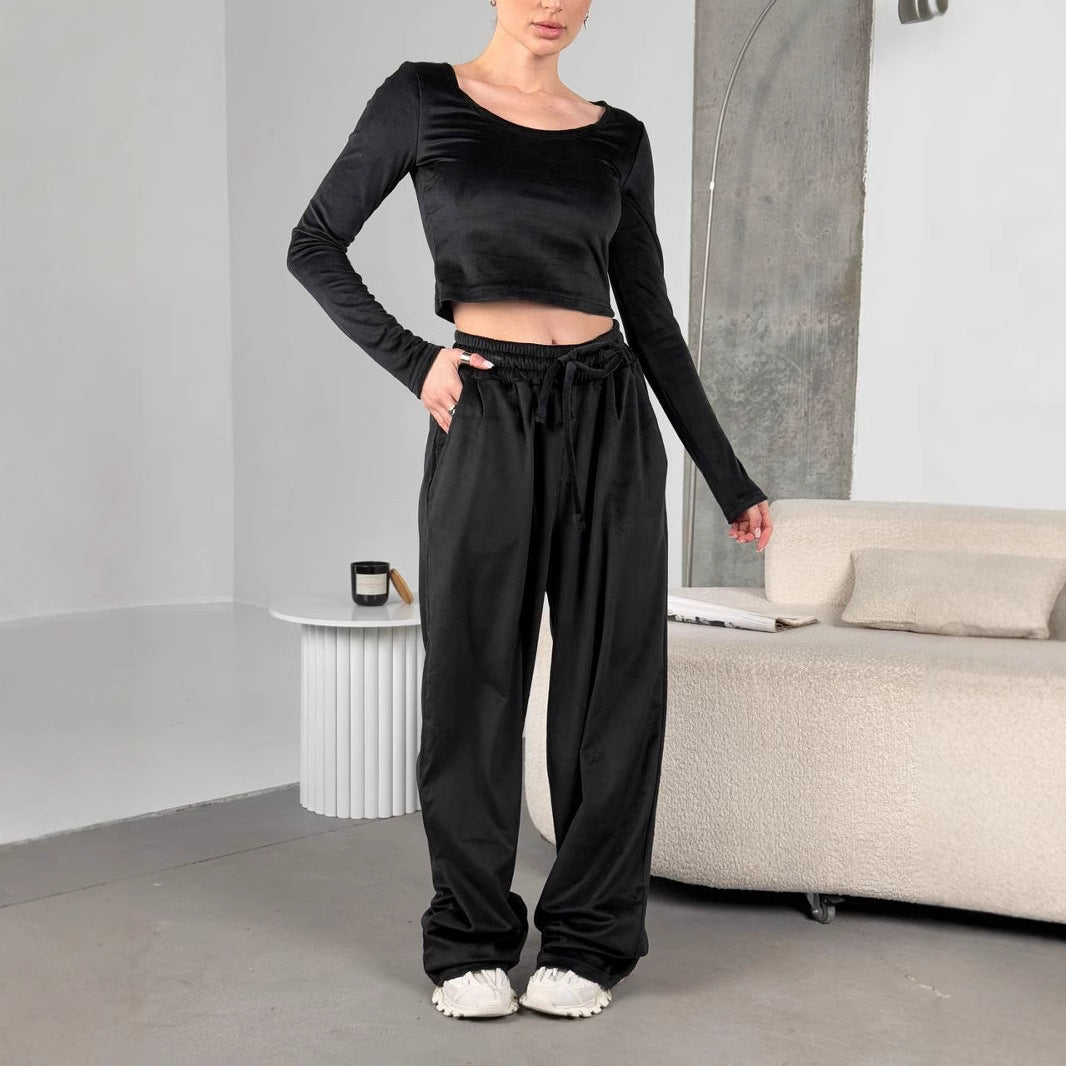 Damen samtiges bauchfreies Langarm-Crop-Top mit weitem Rundhalsausschnitt Shop Nory