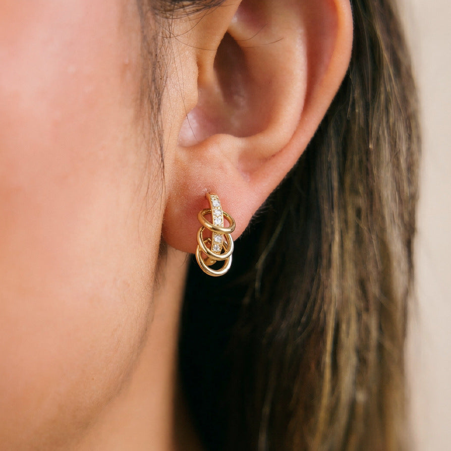 Damen Ohrhänger mit spiralisiertem Design und funkelnden Kristall-Elementen Shop Nory