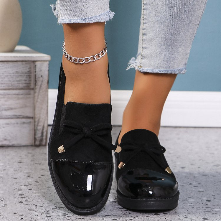 Damen Lack- und Wildlederslipper mit Zierschleife und niedrigem Blockabsatz Shop Nory