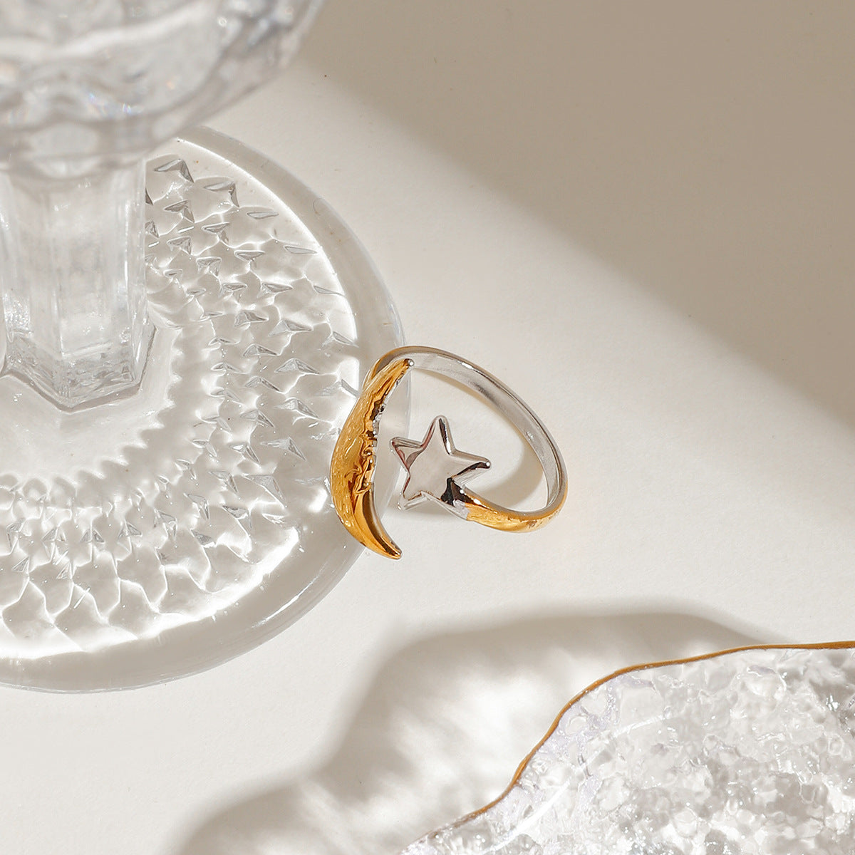Damen Schmuckring mit minimalistischem Mond und Stern Design Shop Nory
