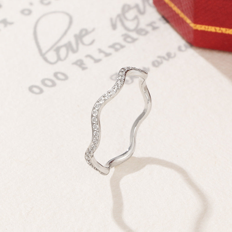 Damen Wellenförmiger Ring mit funkelnden Zirkonia Shop Nory