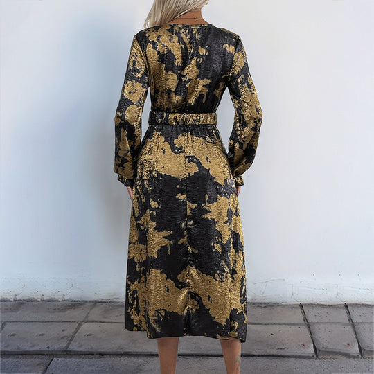 Damen Wickel-Midikleid mit Metallic-Effekt, abstraktem Print, Taillenring und hohem Beinschlitz Shop Nory