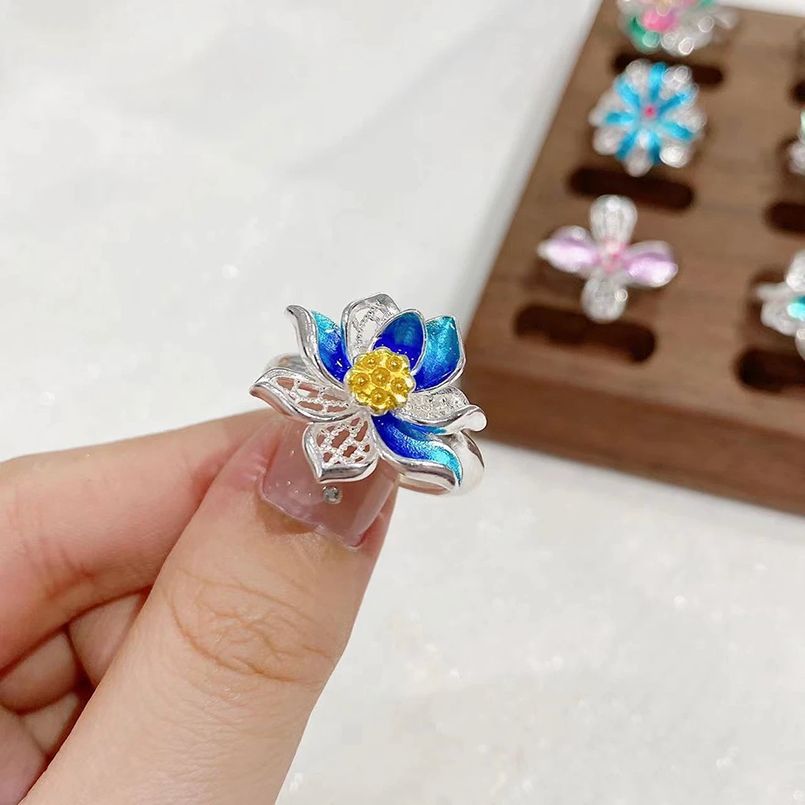 Damenring mit kunstvollem Blumendesign und funkelndem Detail Shop Nory