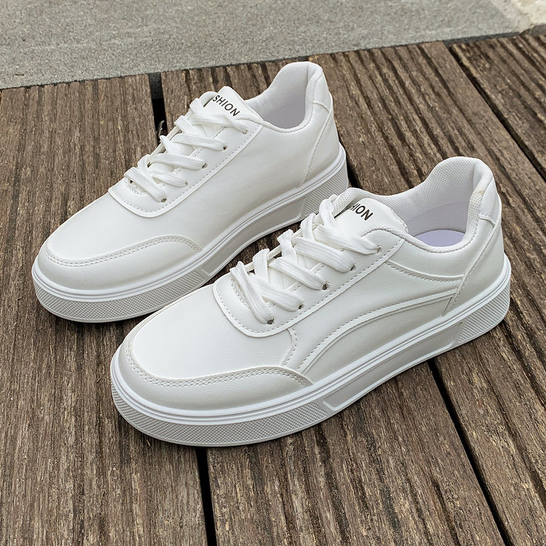 Damen Plateau-Sneaker mit goldener Zierkante und gepolstertem Komfortfußbett Shop Nory