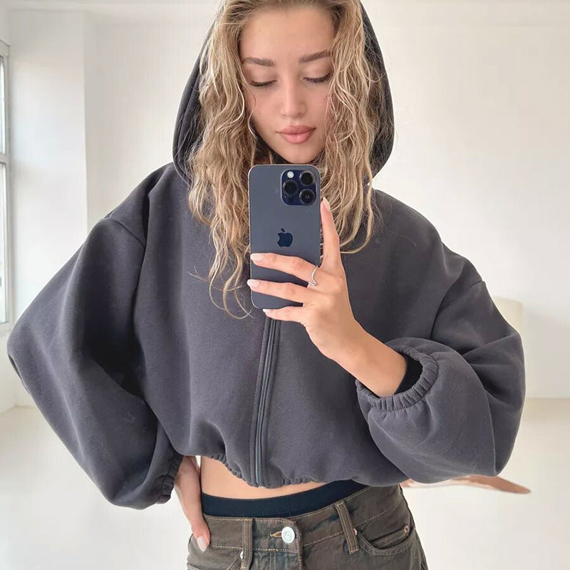 Damen kurzes Oversize-Kapuzen-Sweatshirt mit Reißverschluss, Ballonärmeln und elastischem Saum Shop Nory