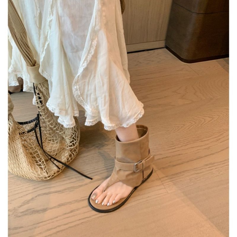 Damen Ankle-Cuff Zehensteg-Sandale mit weitem Schaft und verstellbarem Schnallenriemen Shop Nory