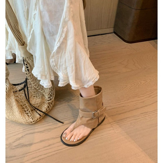 Damen Ankle-Cuff Zehensteg-Sandale mit weitem Schaft und verstellbarem Schnallenriemen Shop Nory