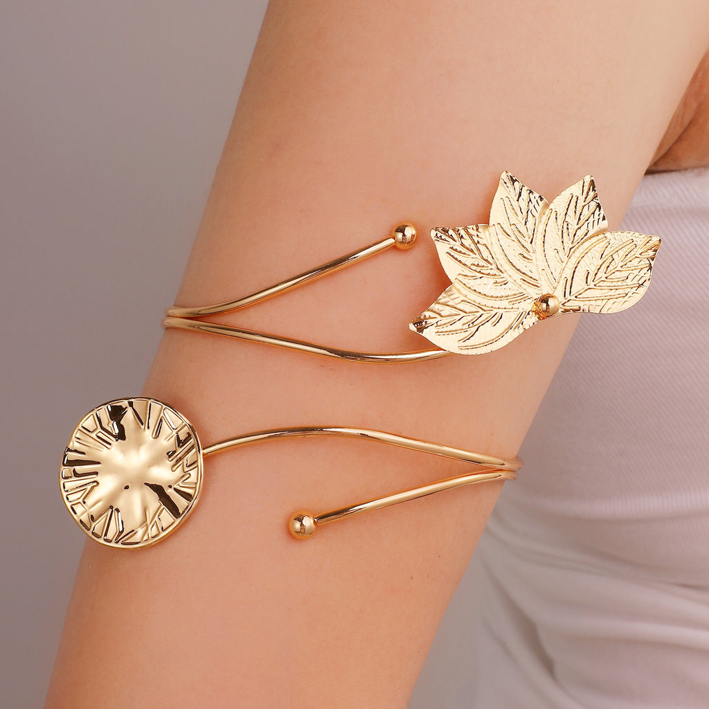 Damen Offener Armreif mit floralen Akzenten Shop Nory