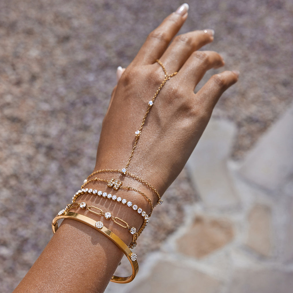 Damen Armband mit elegantem Edelstahl-Design und funkelnden Kristallen Shop Nory