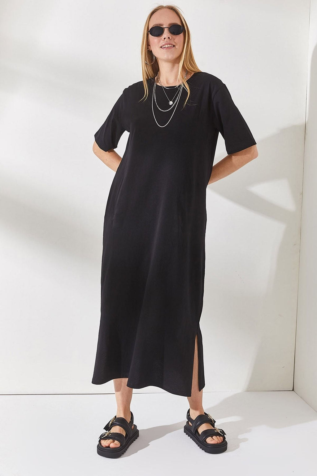 Damen schlichtes langärmliges Kleid mit seitlichen Schlitzen und komfortablem Schnitt Shopnory