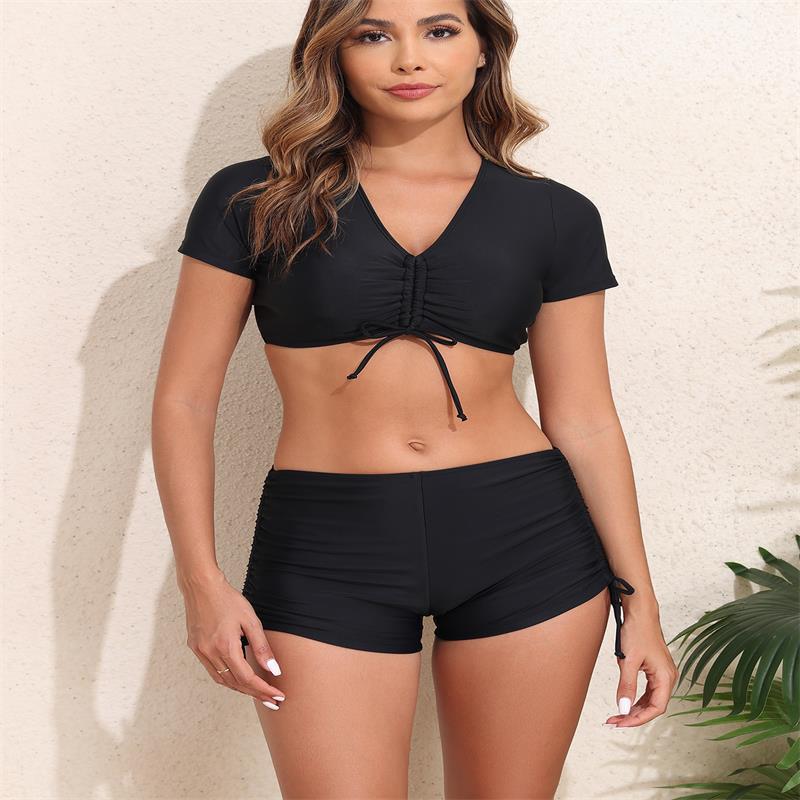 Damen Sportlicher Bikini-Set mit kürzeren Shorts und verstellbarem Oberteil