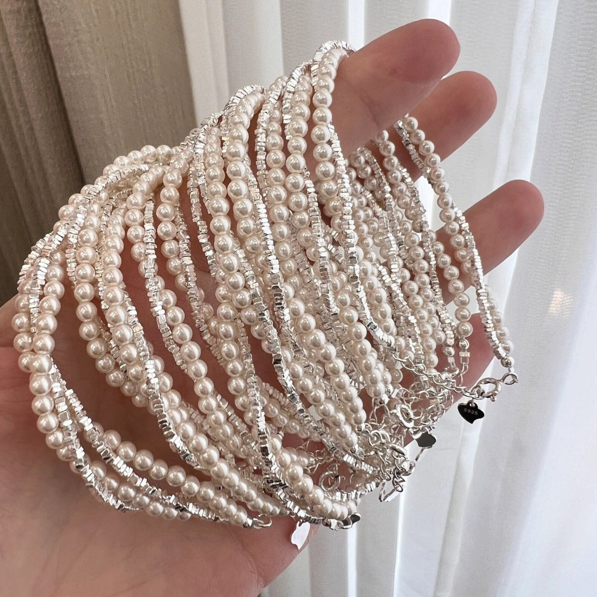 Damen Elegantes Armband mit schimmernden Perlen und funkelnden Akzenten Shop Nory