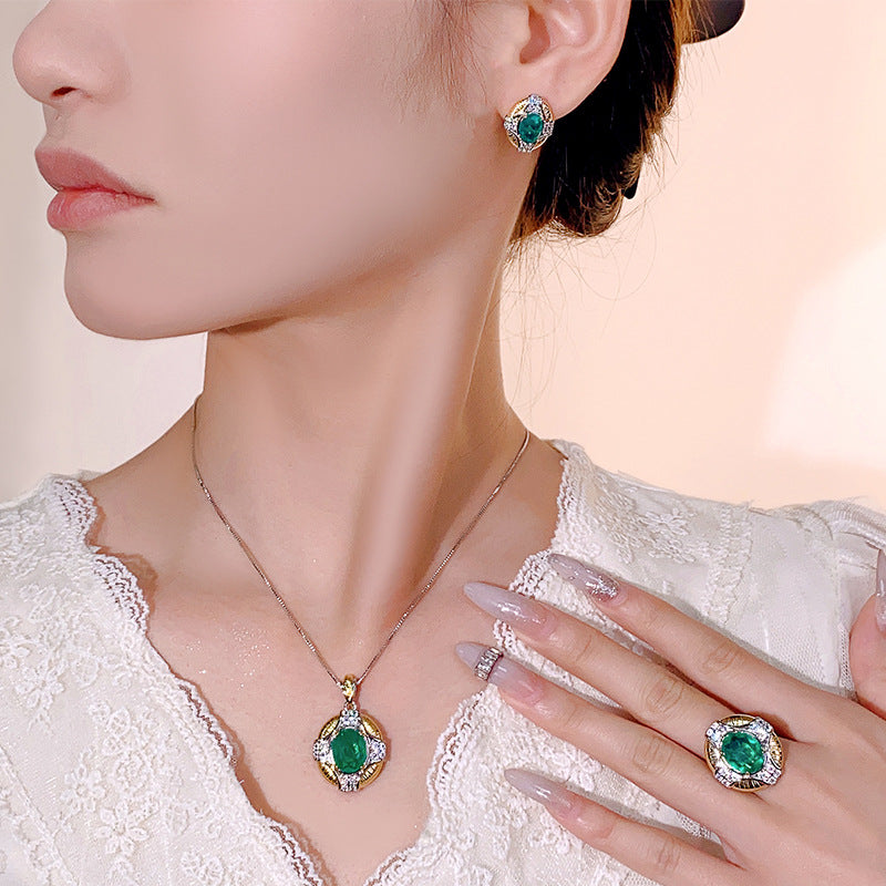 Vintage-inspirierte ovale Smaragd-Cocktailring mit Diamant-Halo und gemischtem Metalltexturband