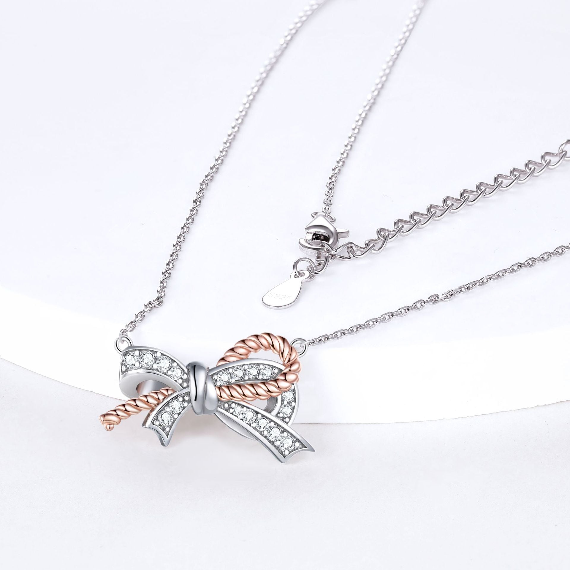 Damen Halskette mit elegantem Schleifenmotiv und funkelndem Zirkonia-Besatz Shop Nory