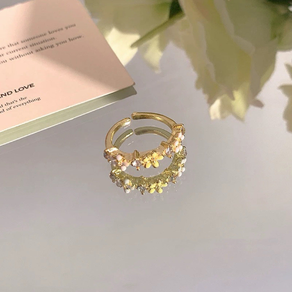 Damen Ring mit floralen Ziersteinen und funkelndem Design Shop Nory