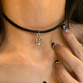 Damen Choker-Halskette mit kreuzförmigem Anhänger aus hochwertigem Edelstahl Shop Nory